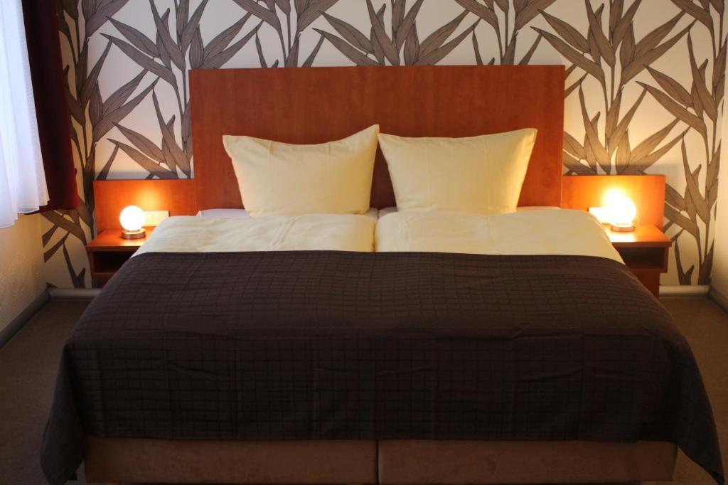 Hotel Schwarzer Adler Jever Phòng bức ảnh