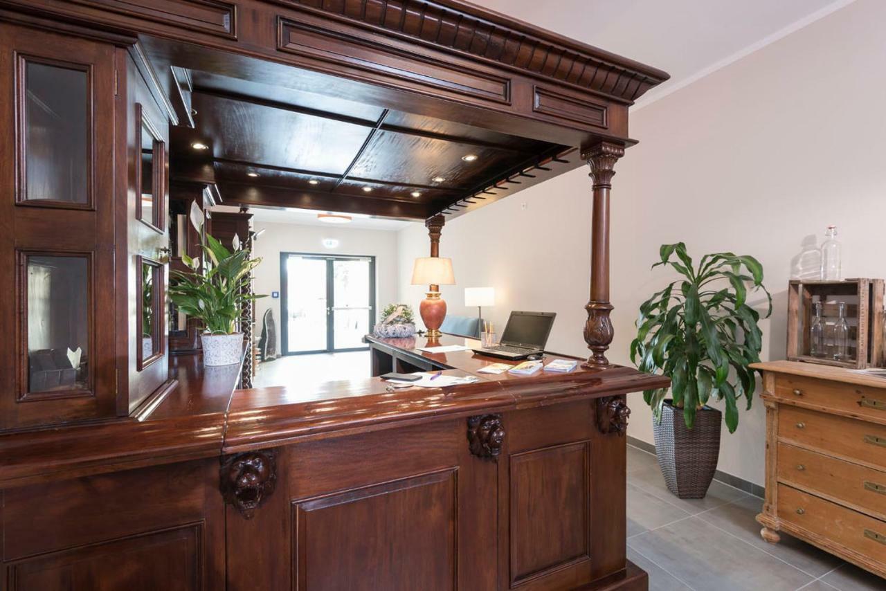 Hotel Schwarzer Adler Jever Ngoại thất bức ảnh